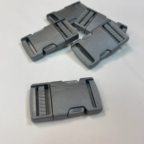 Plastikinė sagtis 3cm 000338